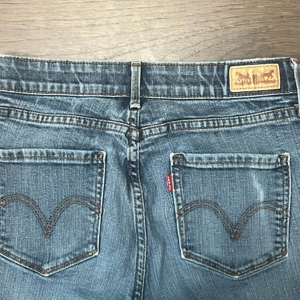 Levi's Women's Straight Leg Denim Jeans - Picture 3 of 4